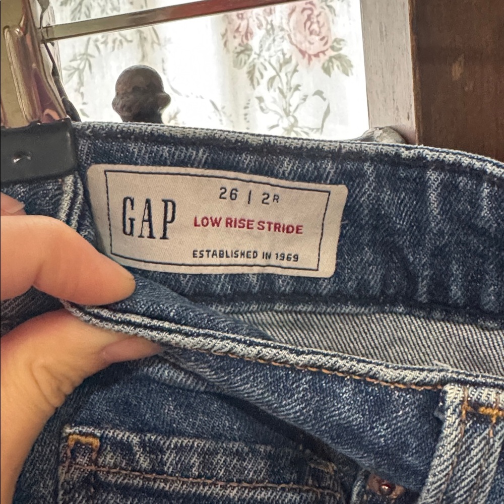 GAP Low Rise Stride Denim - Picture 2 of 3